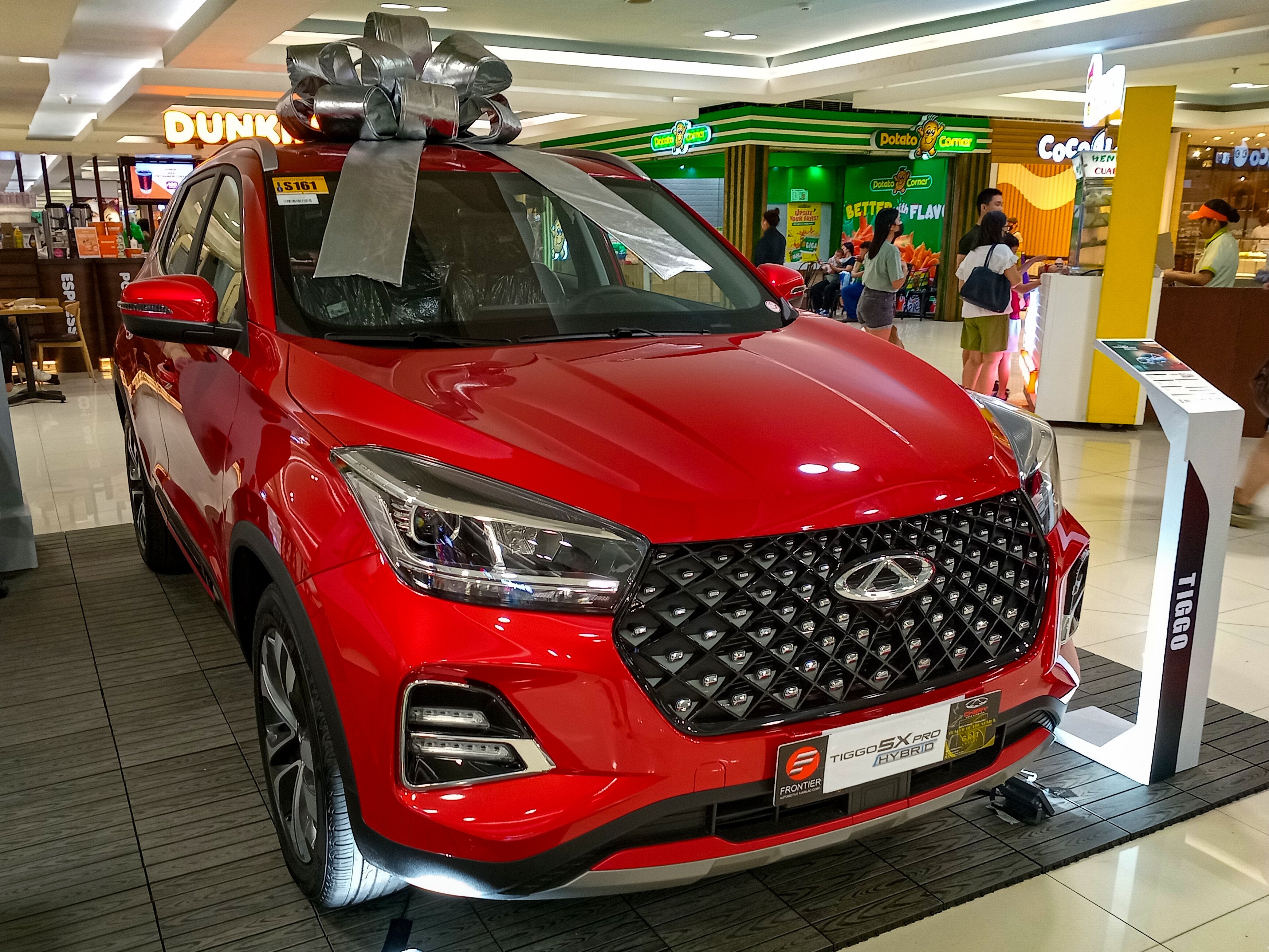 A Chery Tiggo 5x Pro Hybrid SUV seen from the front