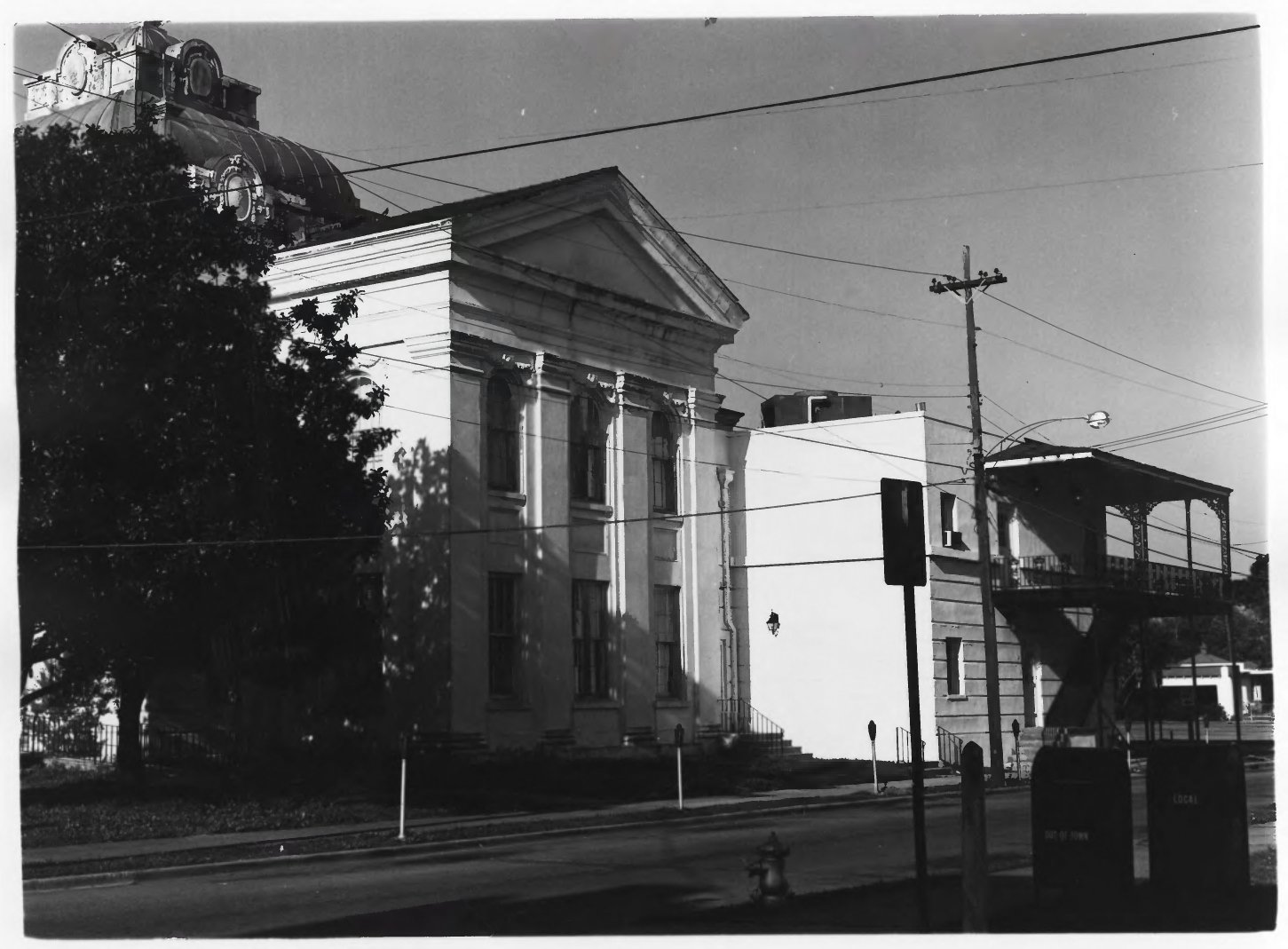 Another view of the Lafourche Parish Courthouse