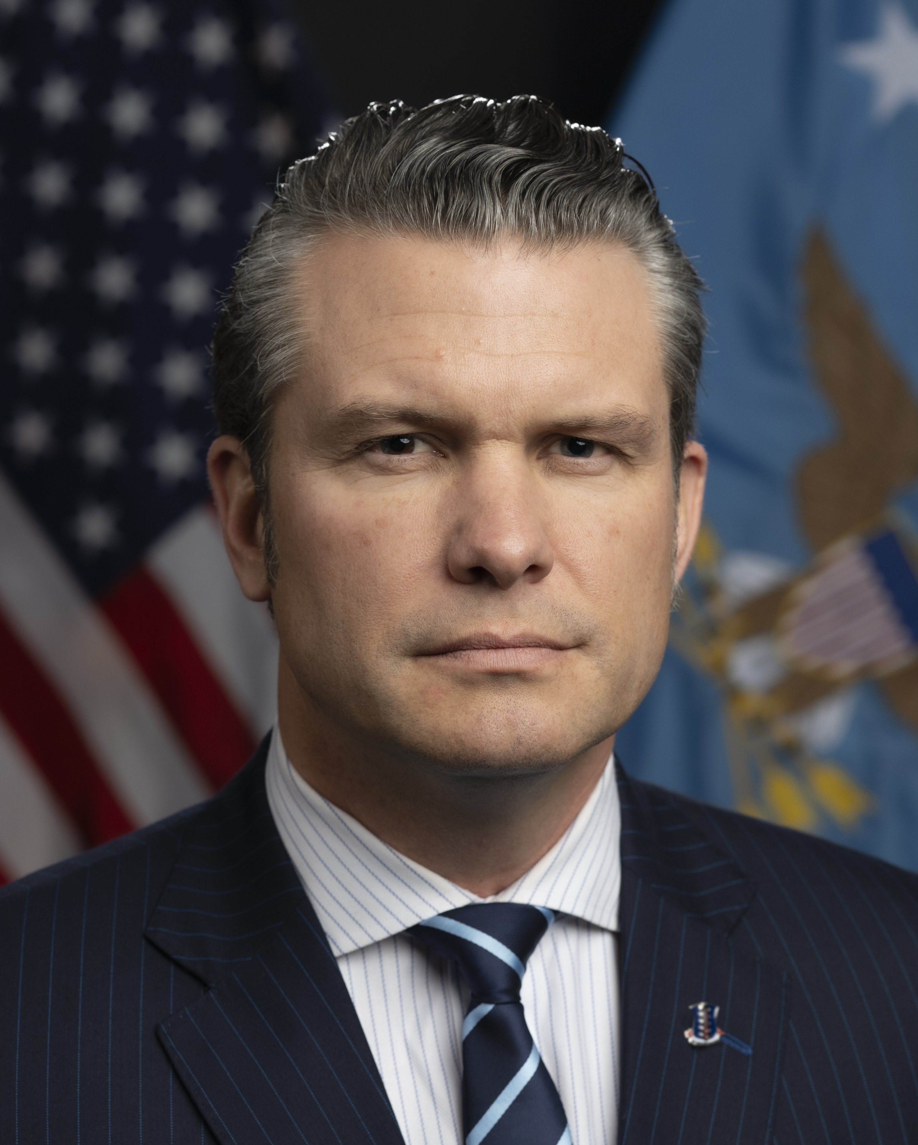 Official portrait of Pete Hegseth in front of the US flag
