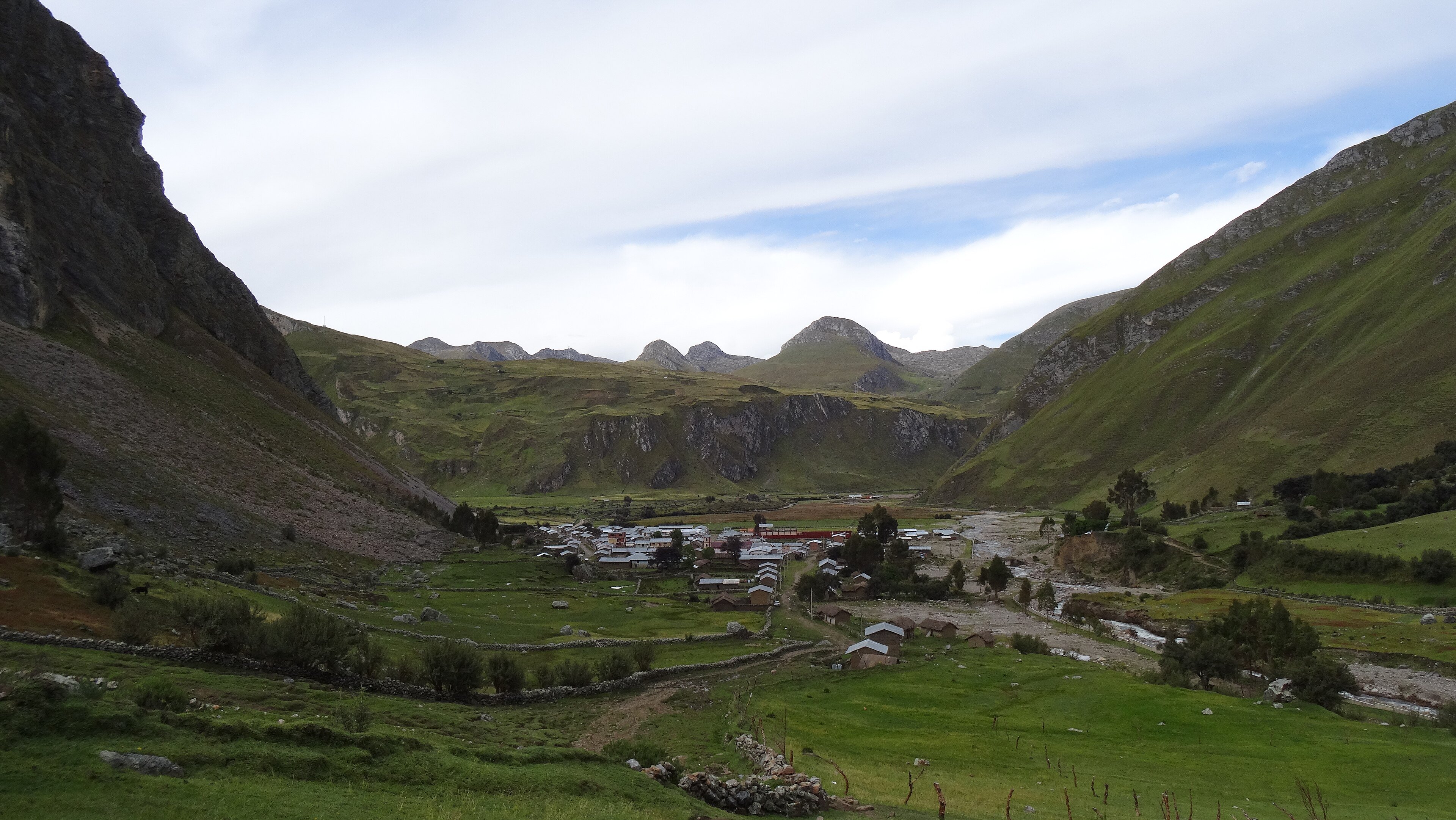 The Carhuacocha valley