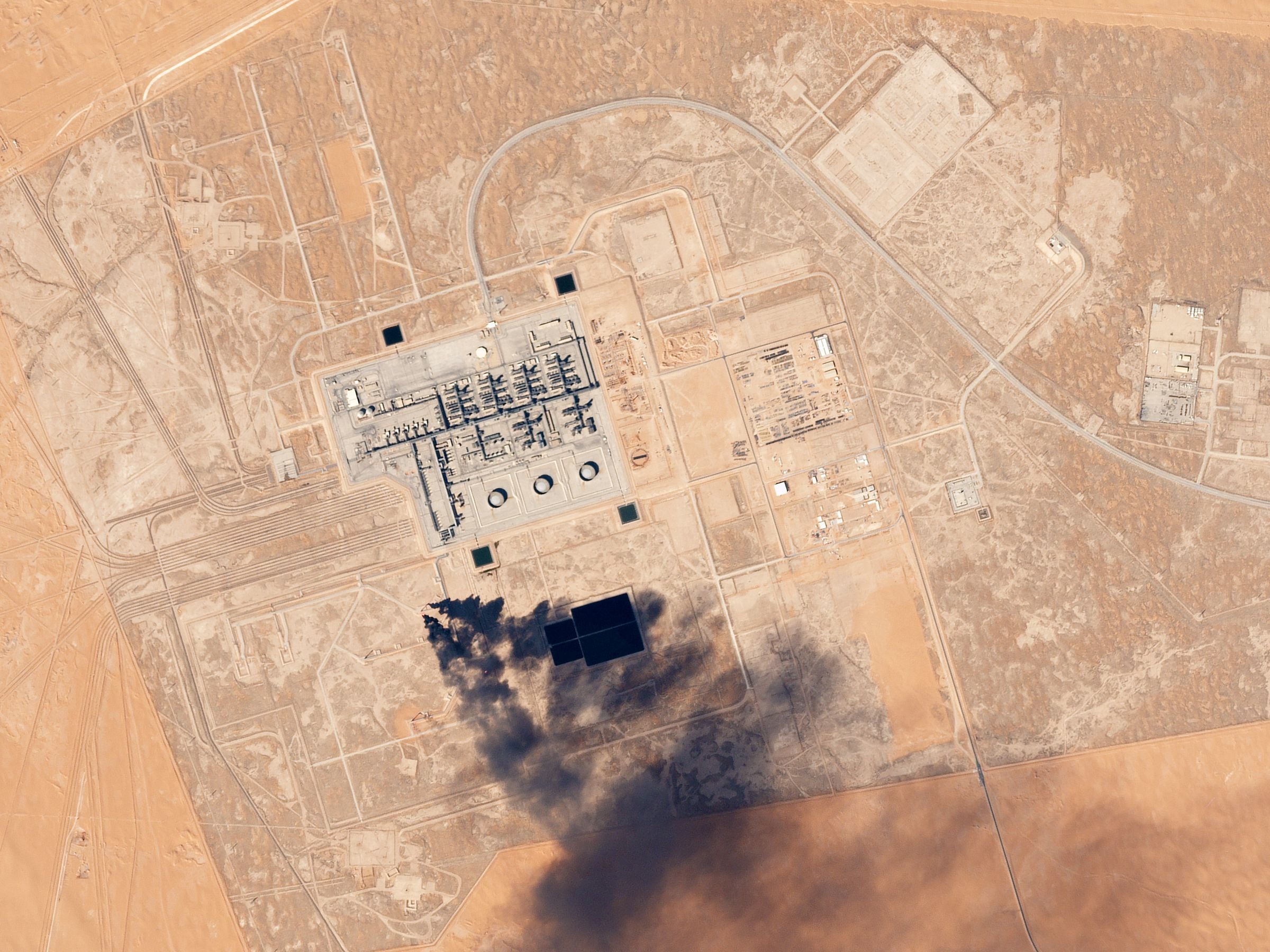 Satellite view of a Saudi Aramco oil processing facility in the desert, similar to the Shaybah field