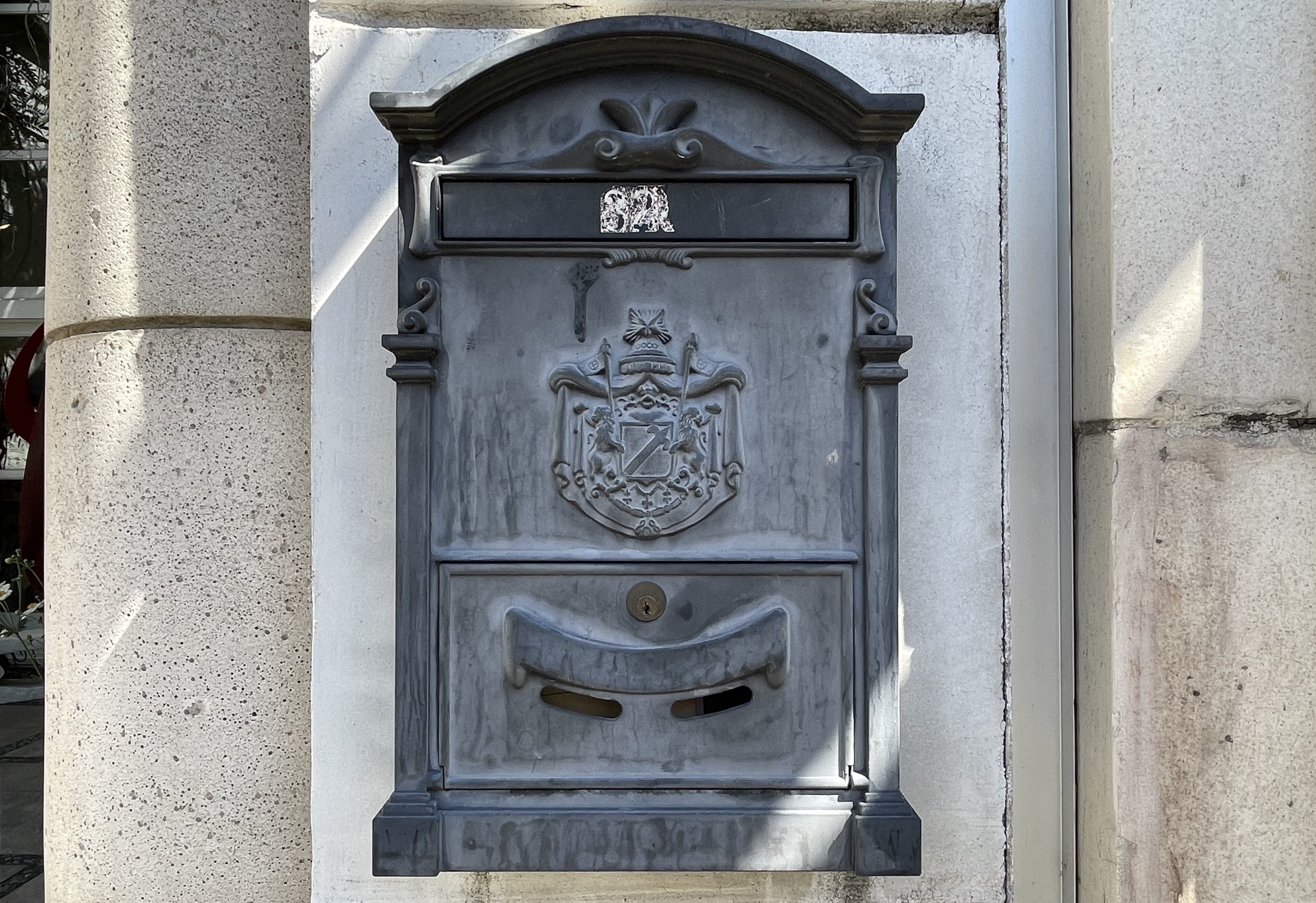 A US mailbox