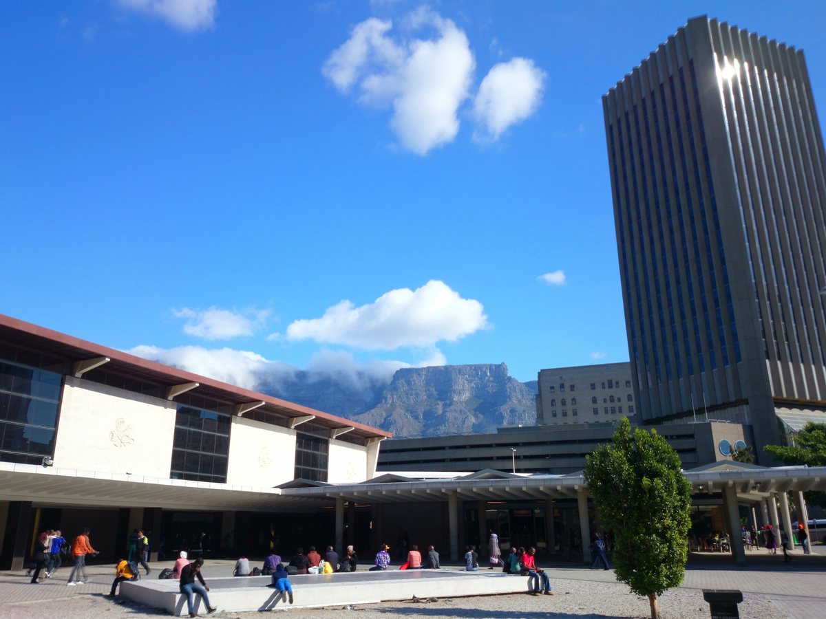 Metrorail's Cape Town station with Table Mountain behind it
